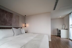 ElEnce Hotel