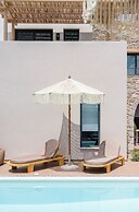 13 Keys Suites