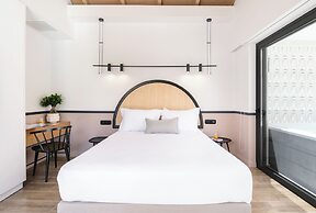 13 Keys Suites