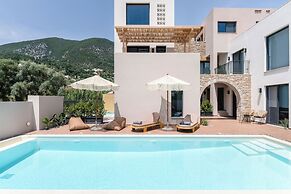 13 Keys Suites