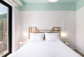 13 Keys Suites