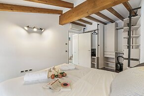 Riva's Rooftop Retreat