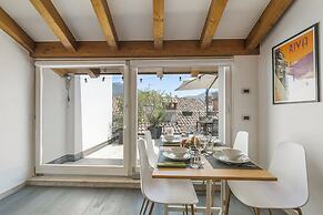 Riva's Rooftop Retreat