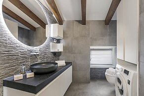 Riva's Rooftop Retreat