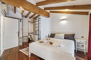 Riva's Rooftop Retreat
