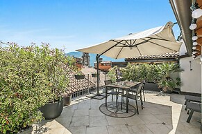 Riva's Rooftop Retreat