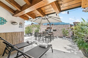 Riva's Rooftop Retreat