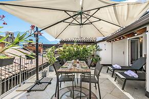 Riva's Rooftop Retreat