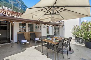 Riva's Rooftop Retreat