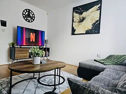 Stylish 3 Bed Home Parking City centre