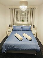 Stylish 3 Bed Home Parking City centre