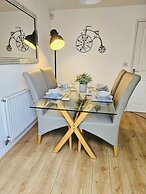 Stylish 3 Bed Home Parking City centre