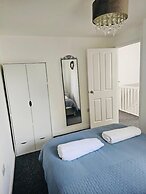 Stylish 3 Bed Home Parking City centre
