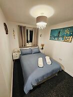 Stylish 3 Bed Home Parking City centre