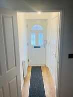 Stylish 3 Bed Home Parking City centre