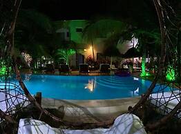 CEZERE THE PALM HOTEL