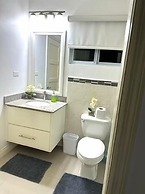 Modern 1BR Condo in Kingston