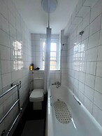 Marble Arch Chic Apartment With Air Conditioner