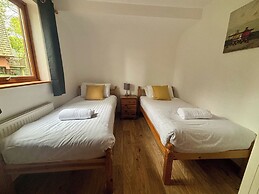 Acorn Lodge