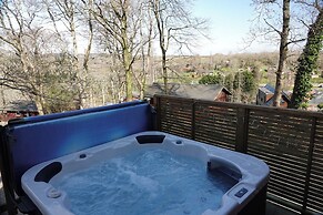 Acorn Lodge