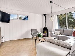 6 Person Holiday Home in Vaeggerlose