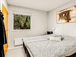6 Person Holiday Home in Vaeggerlose