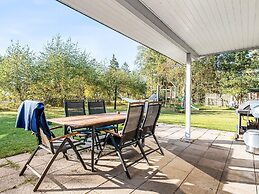 6 Person Holiday Home in Vaeggerlose