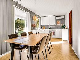 6 Person Holiday Home in Vaeggerlose