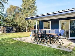6 Person Holiday Home in Vaeggerlose