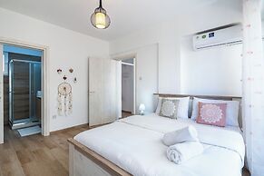 Berries 1-BR Apt in Larnaca
