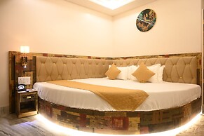 Hotel Kashi Crown