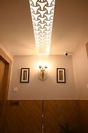 Hotel Kashi Crown