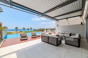 Vivo Mare Panorama Beachfront Villa
