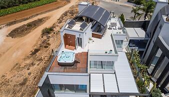 Vivo Mare Panorama Beachfront Villa