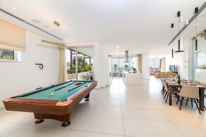 Vivo Mare Panorama Beachfront Villa