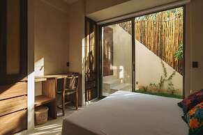 Luxury Jungle Retreat Sleeps 10 Rooftop Pool
