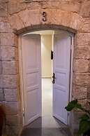 Roots Boutique Hotel