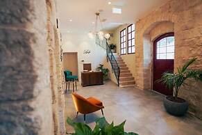 Roots Boutique Hotel