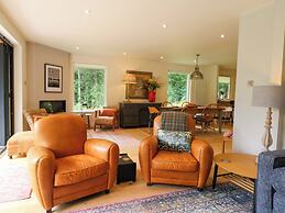 Lakeside Lodge
