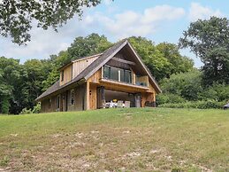Lakeside Lodge