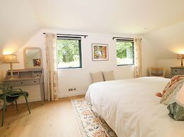 Lakeside Lodge
