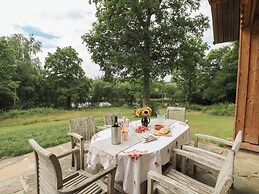 Lakeside Lodge