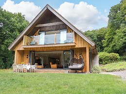 Lakeside Lodge