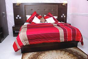 QUEENS GATE HOTEL