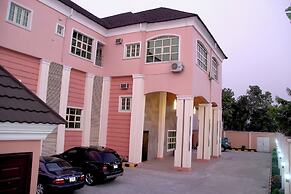 QUEENS GATE HOTEL
