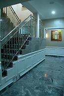 QUEENS GATE HOTEL