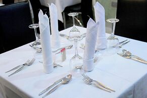 QUEENS GATE HOTEL