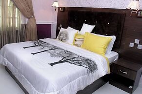 QUEENS GATE HOTEL