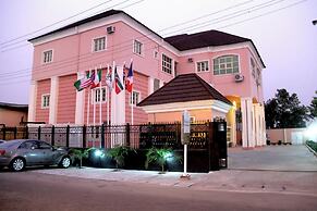 QUEENS GATE HOTEL