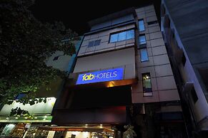 Fabhotel Emara Inn